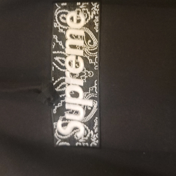 Supreme hoodie - Picture 2 of 4